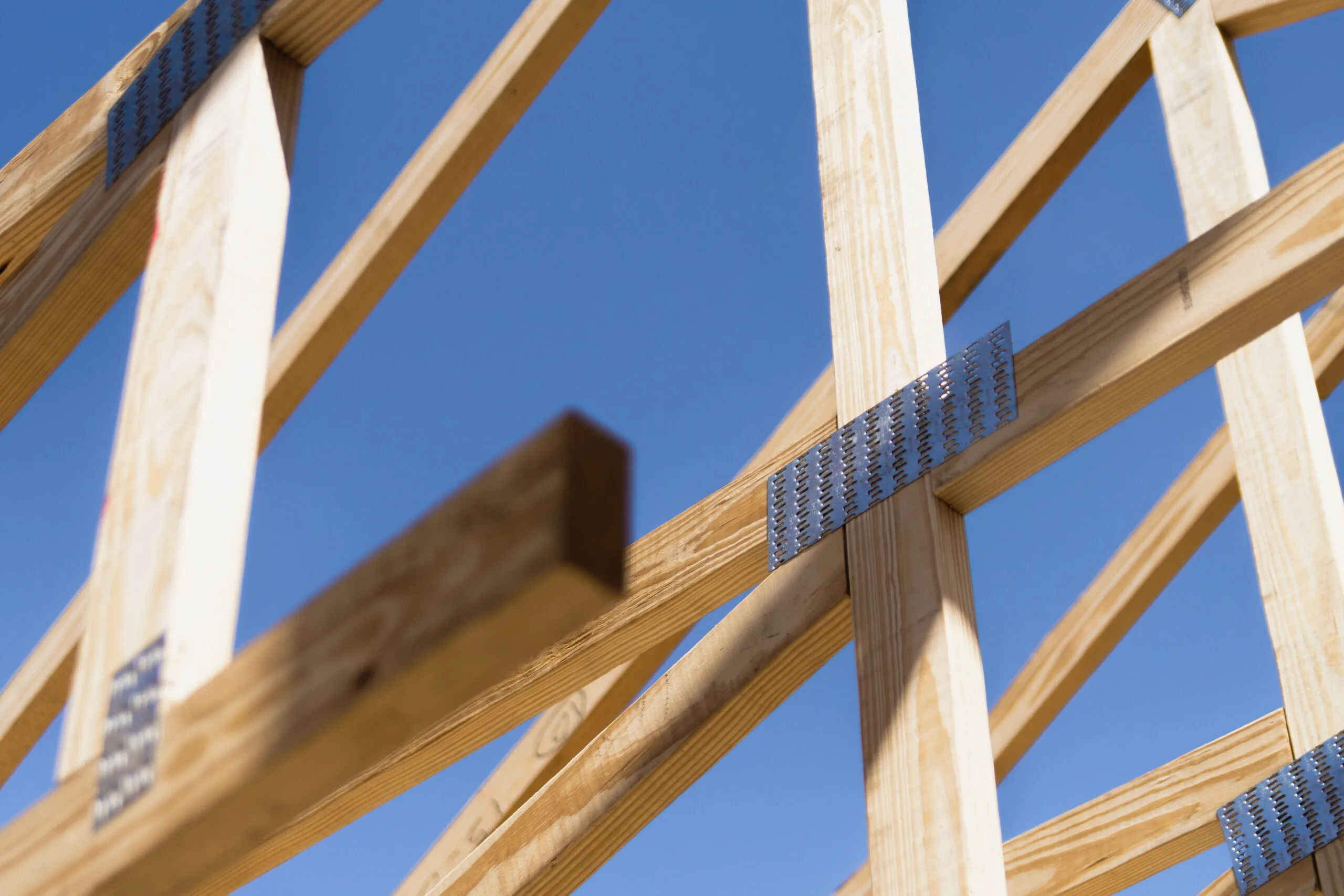 NAJ_9942 brown wooden frame under blue sky during daytime